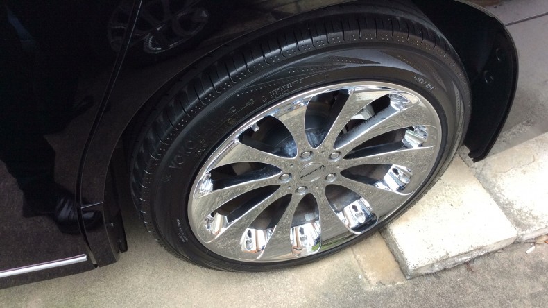 タイヤホイール前