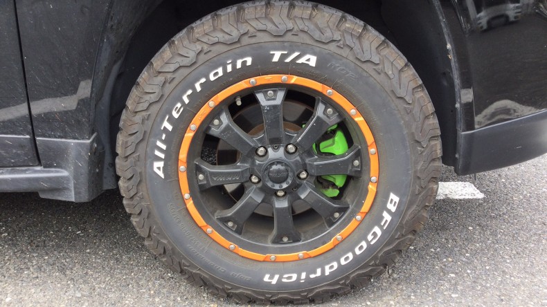 タイヤホイール前