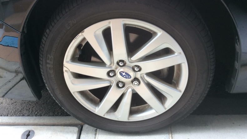 タイヤホイール前