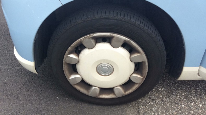 タイヤホイール前