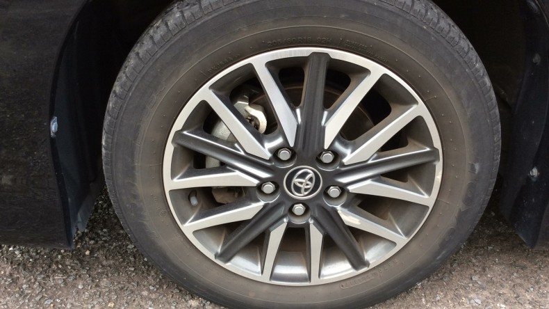 タイヤホイール前