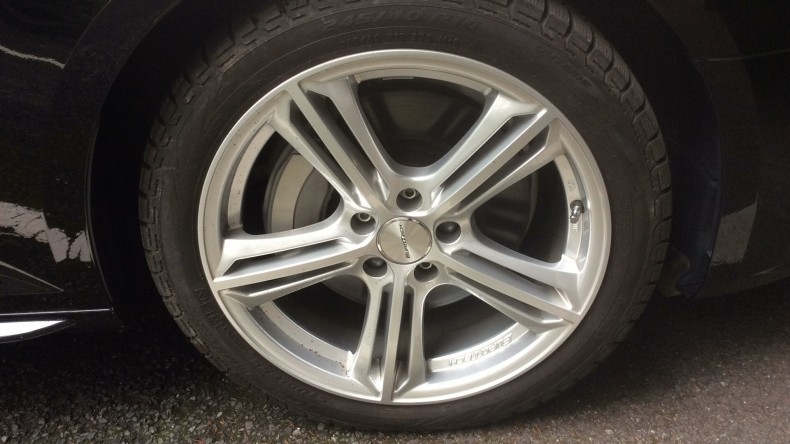 タイヤホイール前