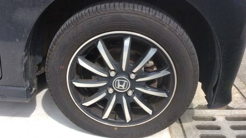 タイヤホイール前