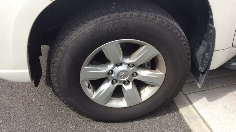 タイヤホイール前