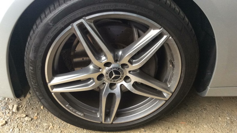 タイヤホイール前