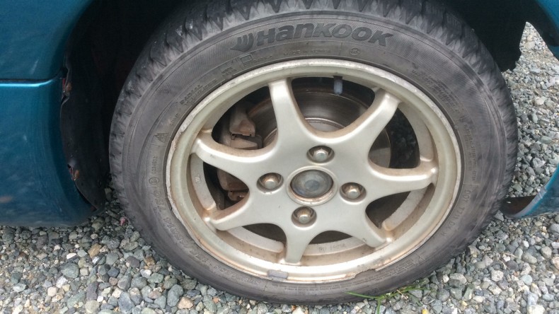 タイヤホイール前