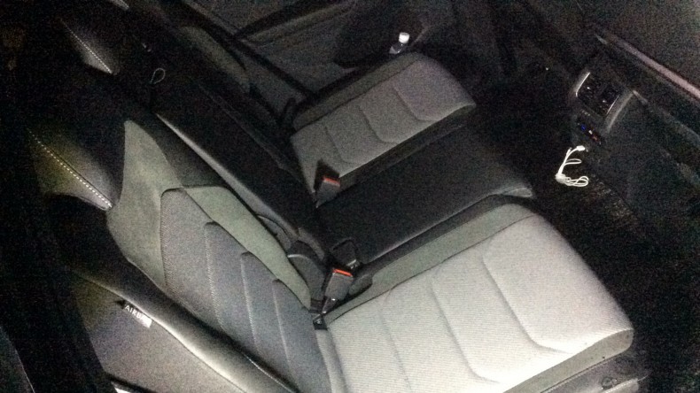 内装後方シート