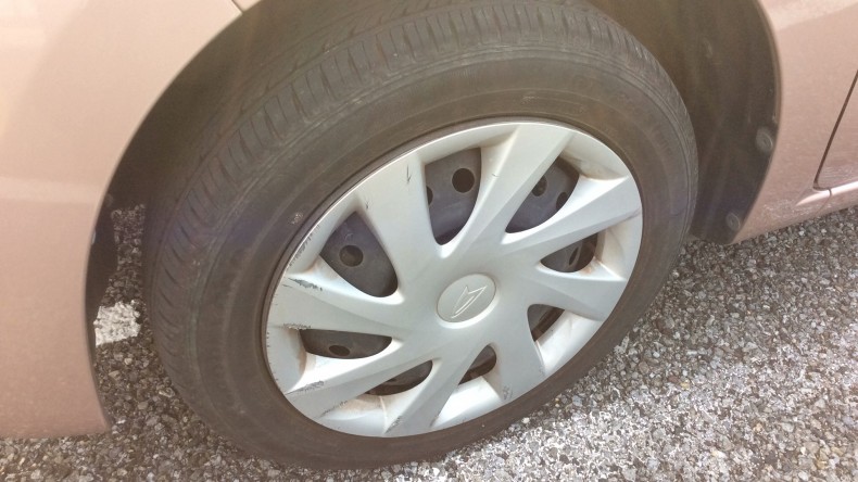 タイヤホイール前