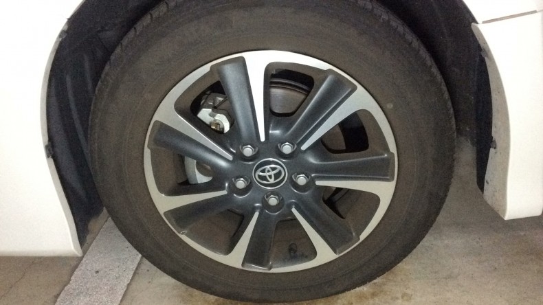 タイヤホイール前