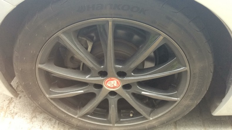 タイヤホイール前