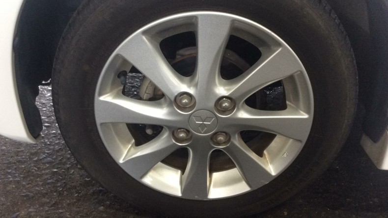 タイヤホイール前