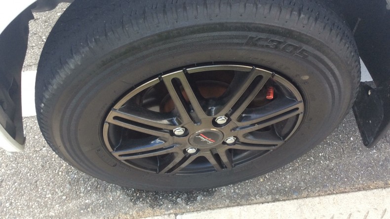 タイヤホイール前