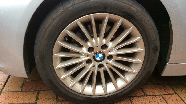 タイヤホイール前