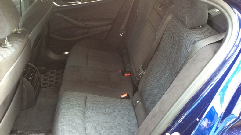 内装後方シート