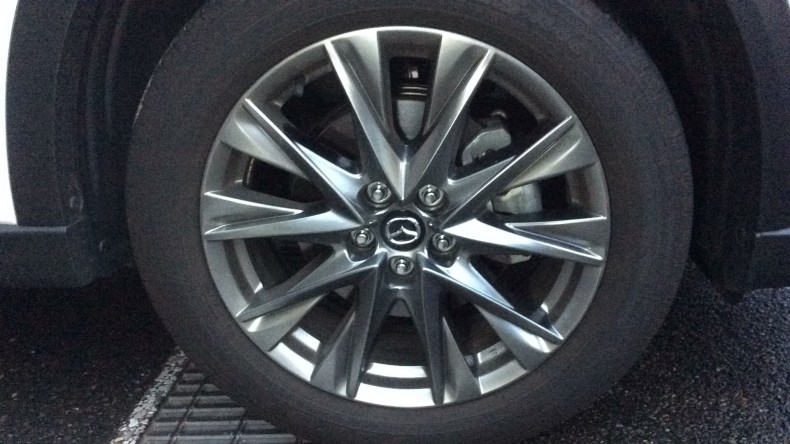 タイヤホイール前