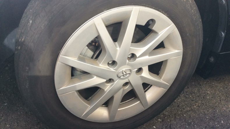 タイヤホイール前