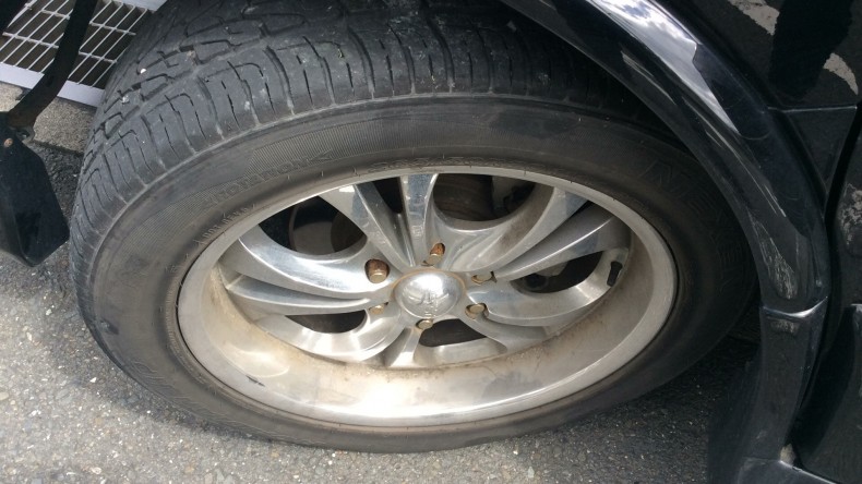 タイヤホイール前