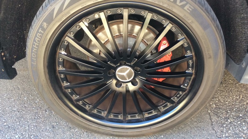 タイヤホイール前