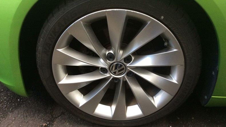 タイヤホイール前