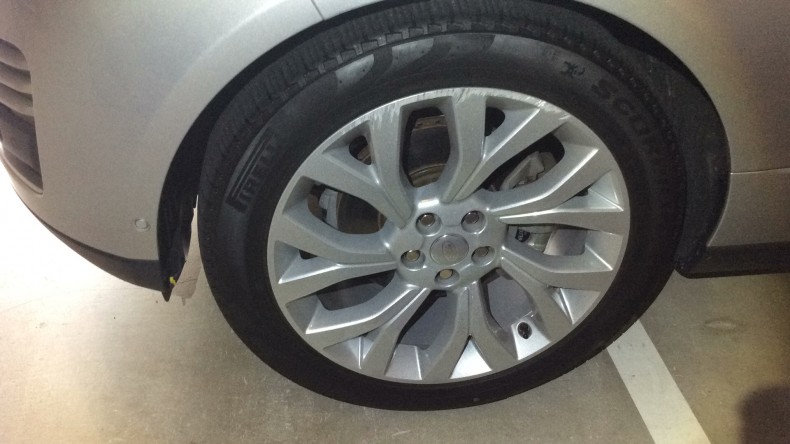 タイヤホイール前