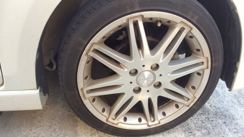 タイヤホイール前