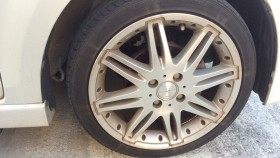 タイヤホイール前