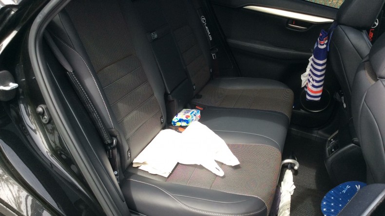 内装後方シート