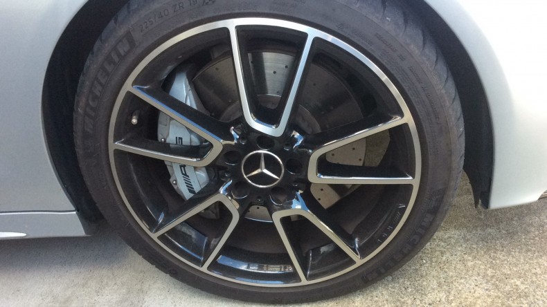 タイヤホイール前