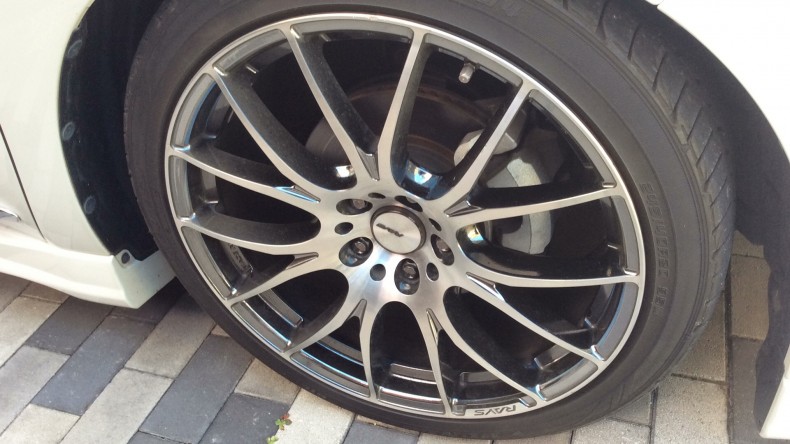 タイヤホイール前