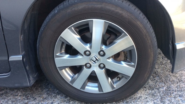 タイヤホイール前