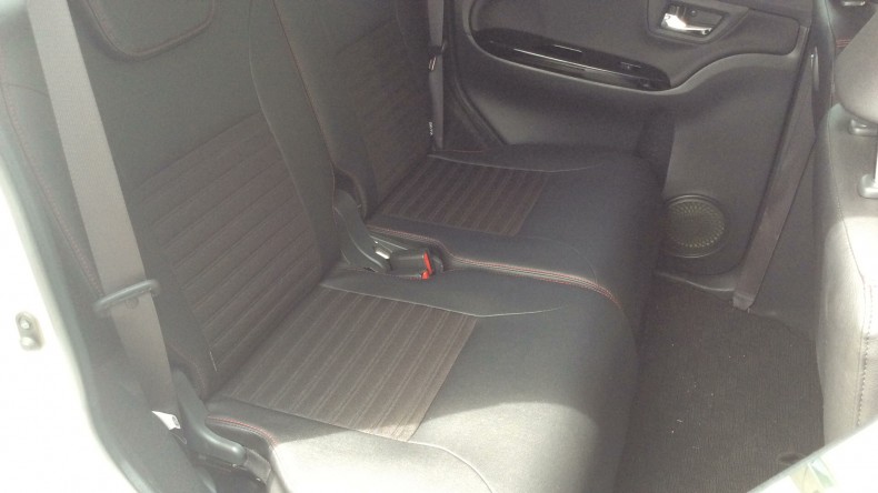 内装後方シート