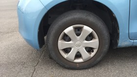 タイヤホイール前