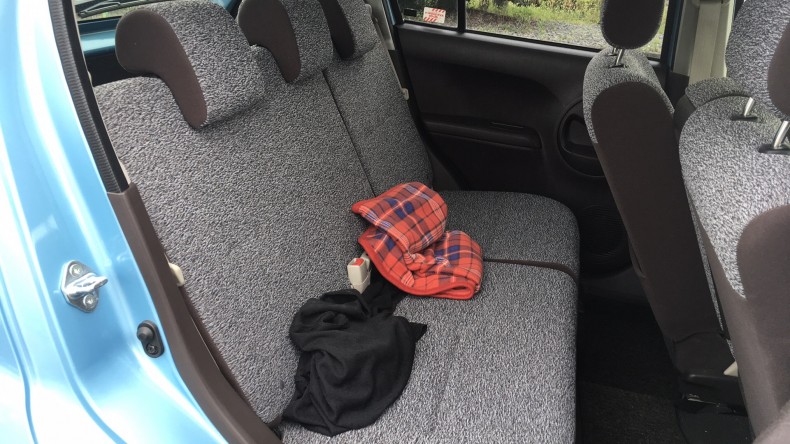 内装後方シート