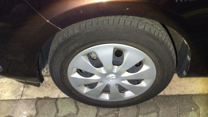 タイヤホイール前