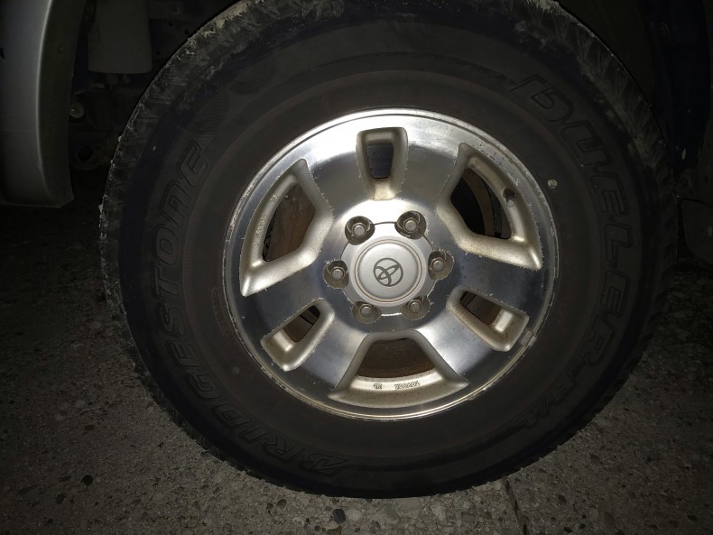 タイヤホイール前