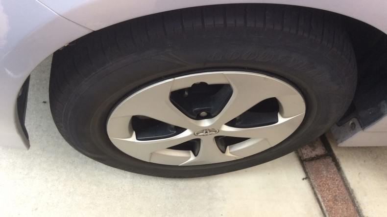 タイヤホイール前