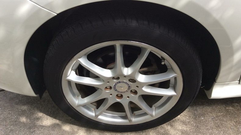 タイヤホイール前