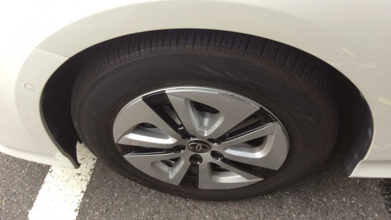 タイヤホイール前