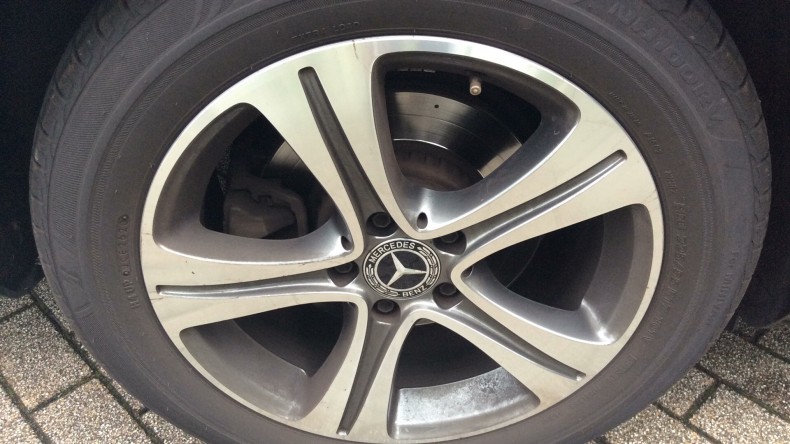 タイヤホイール前