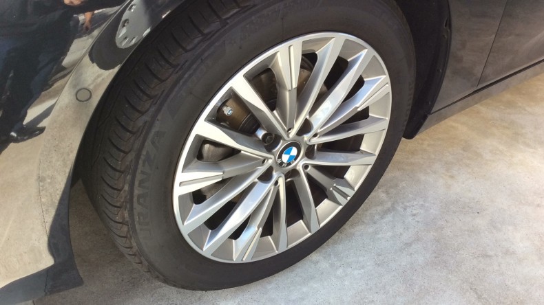 タイヤホイール前