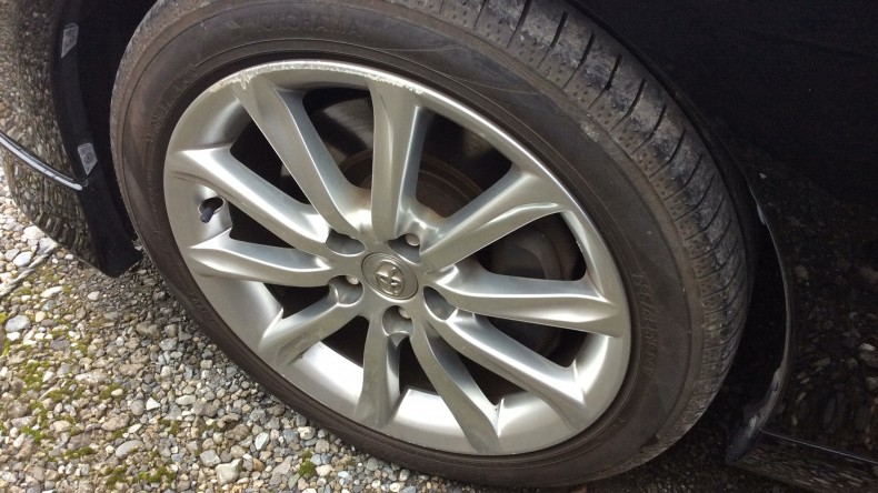 タイヤホイール前