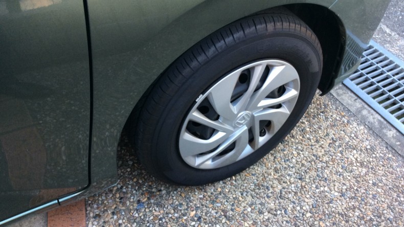 タイヤホイール前