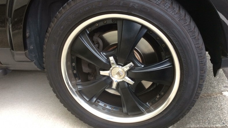 タイヤホイール前