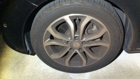 タイヤホイール前