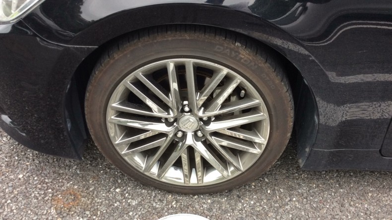 タイヤホイール前