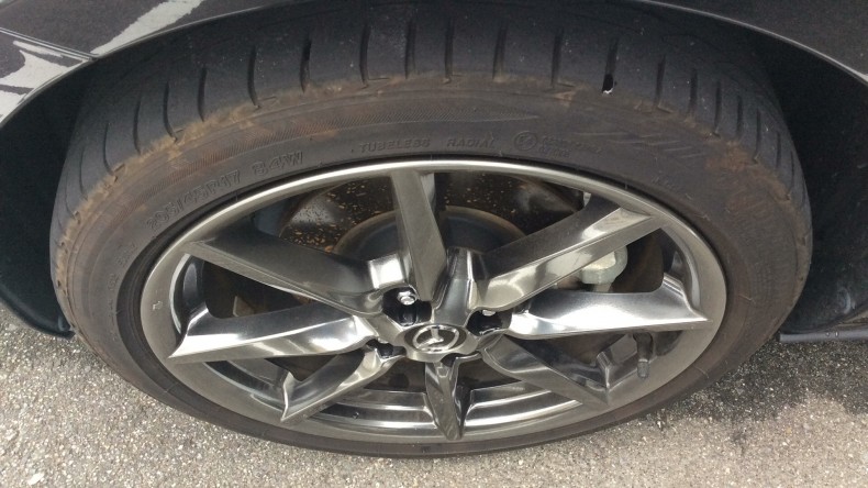 タイヤホイール前