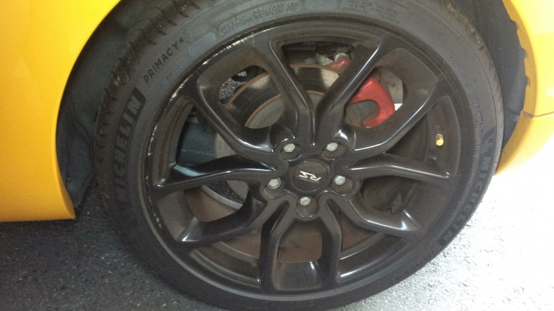 タイヤホイール前