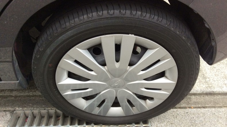 タイヤホイール前