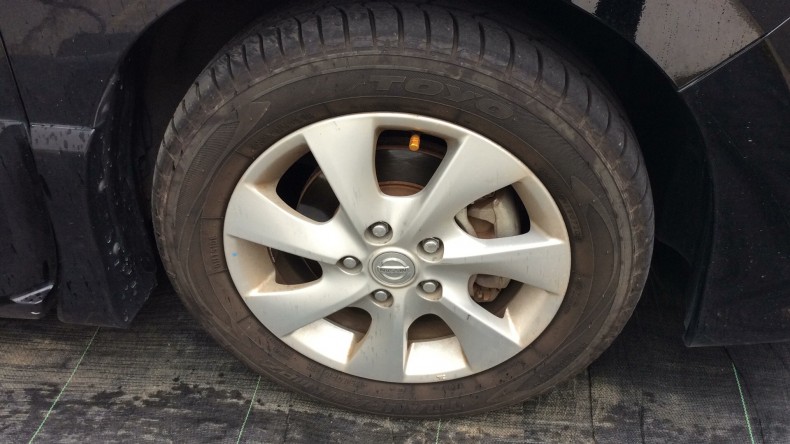 タイヤホイール前