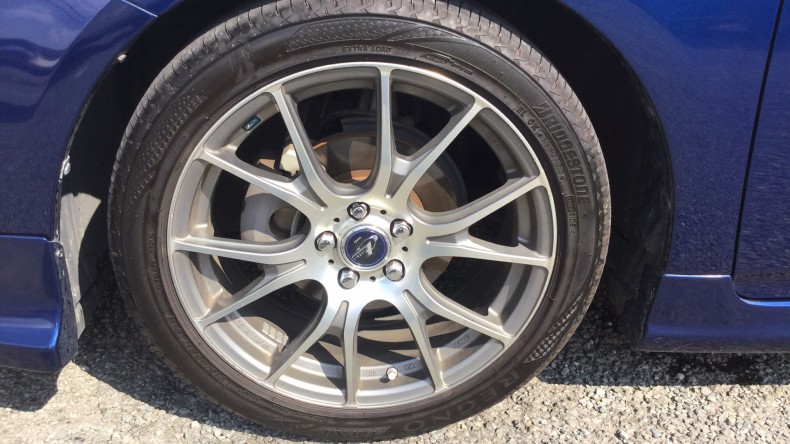 タイヤホイール前